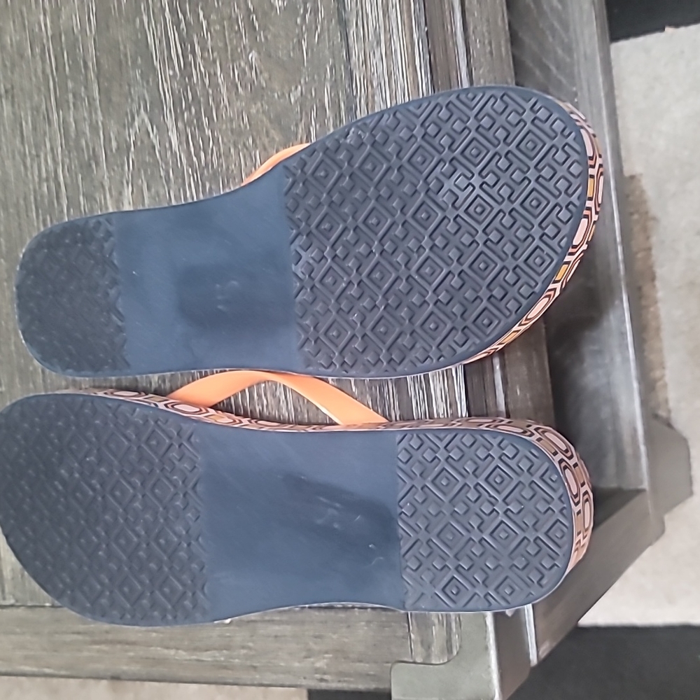 Tory Burch Orange Patterned Flip Flops size 11 - Picture 4 of 10